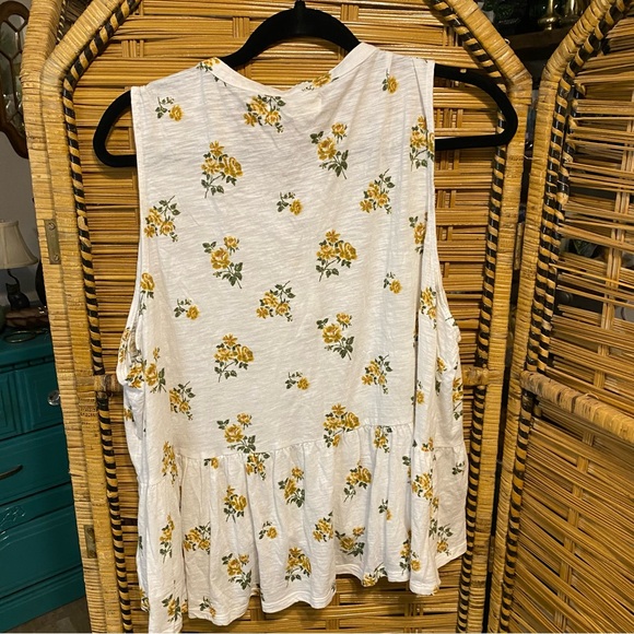 Lucky Brand XXL Floral Sleeveless Top - White and Yellow - Picture 3 of 5